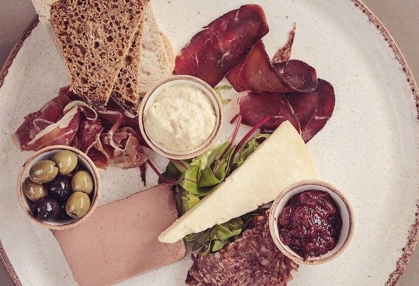 Longlands Inn And Restaurant