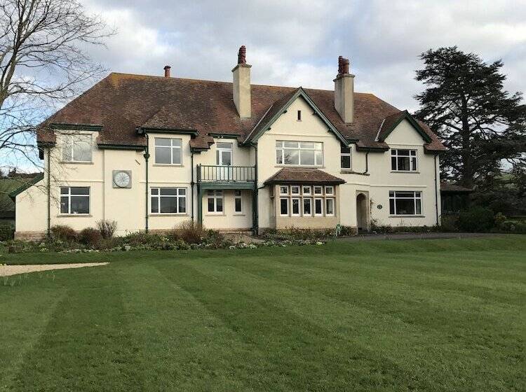 بنسيون Cedar House