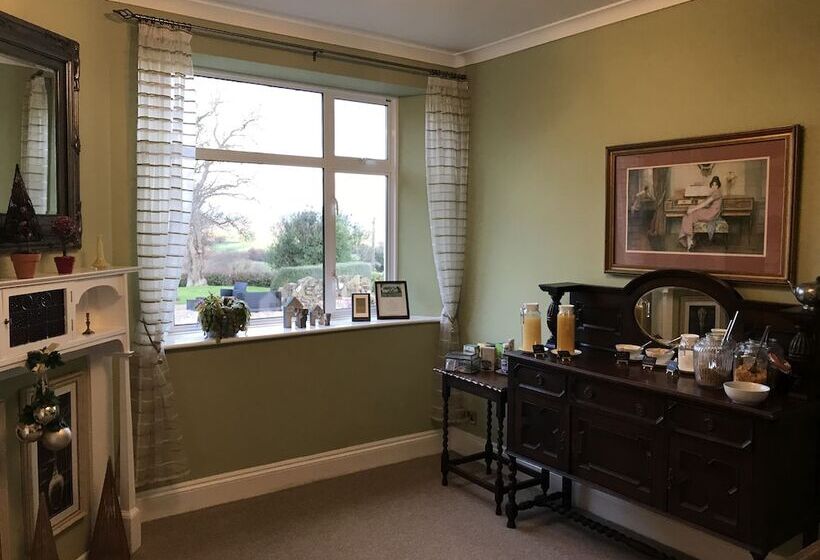 بنسيون Cedar House