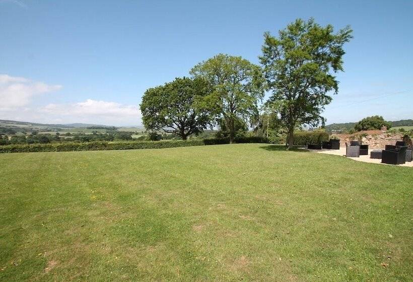 بنسيون Cedar House