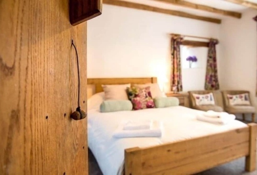 ペンション Coombe Farm