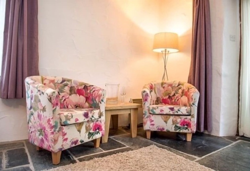 ペンション Coombe Farm