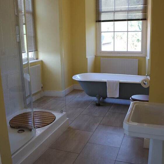 بنسيون Crowcombe Court