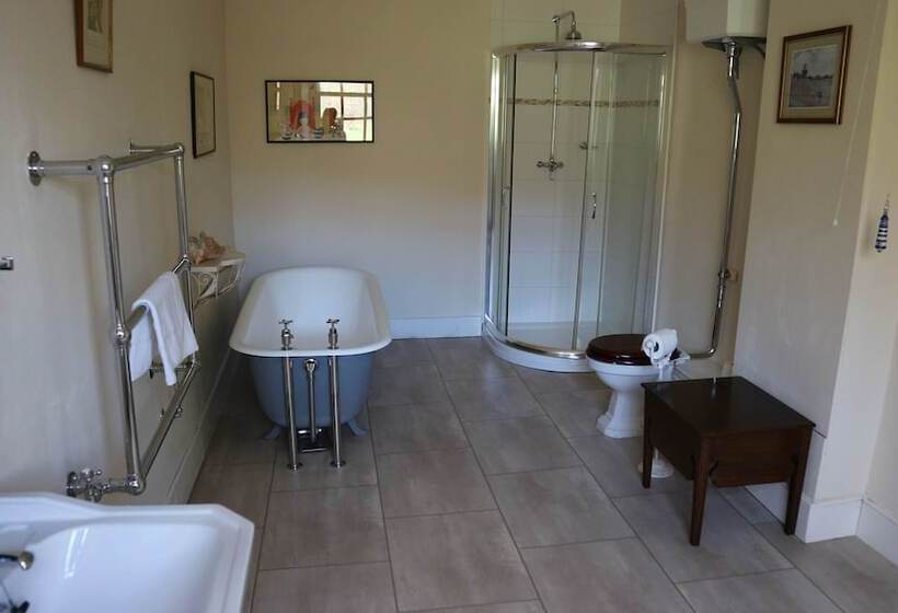 بنسيون Crowcombe Court