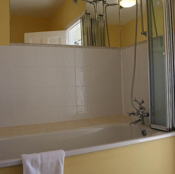 بنسيون Crowcombe Court