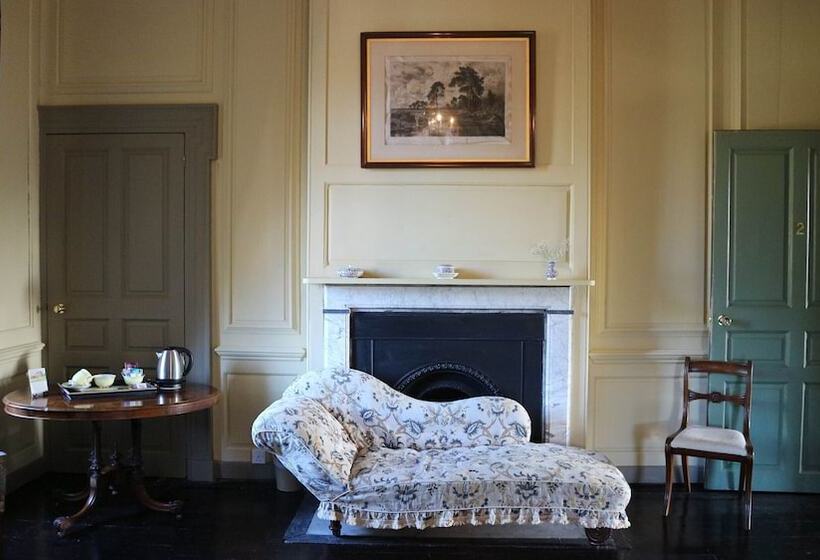 بنسيون Crowcombe Court