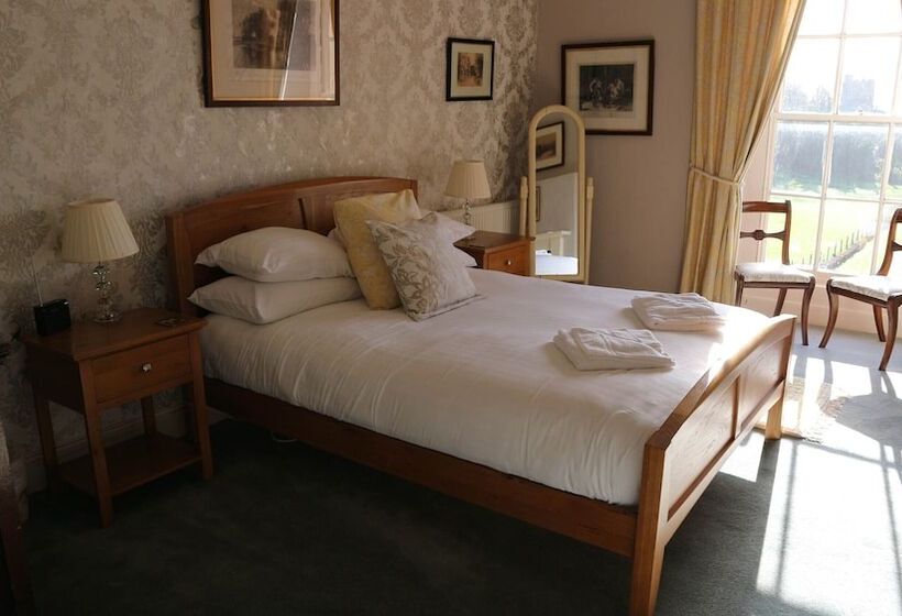 بنسيون Crowcombe Court