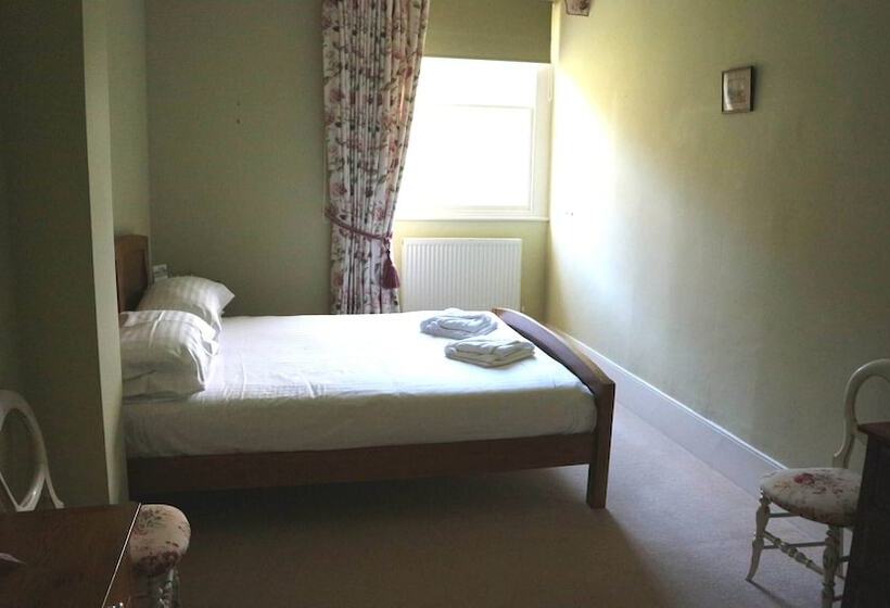 بنسيون Crowcombe Court