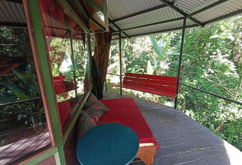פנסיון Finca Valeria Treehouses Glamping