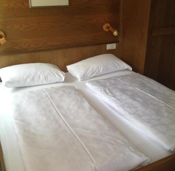 פנסיון Garni Pineta