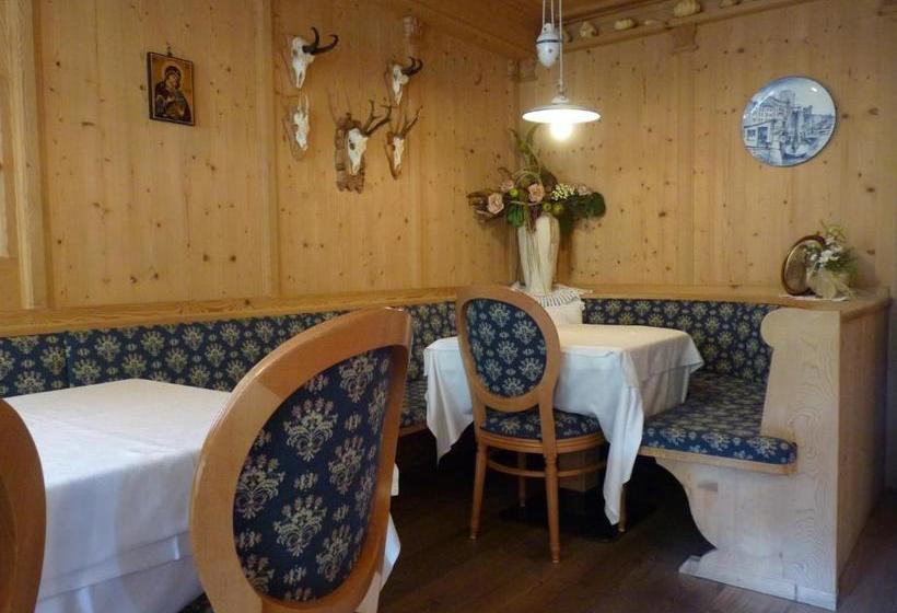 פנסיון Garni Pineta