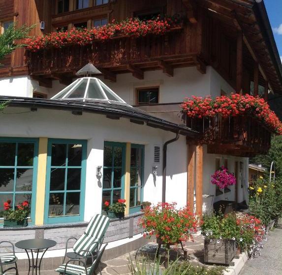 פנסיון Garni Pineta