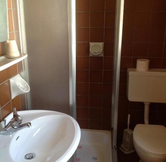 פנסיון Garni Pineta