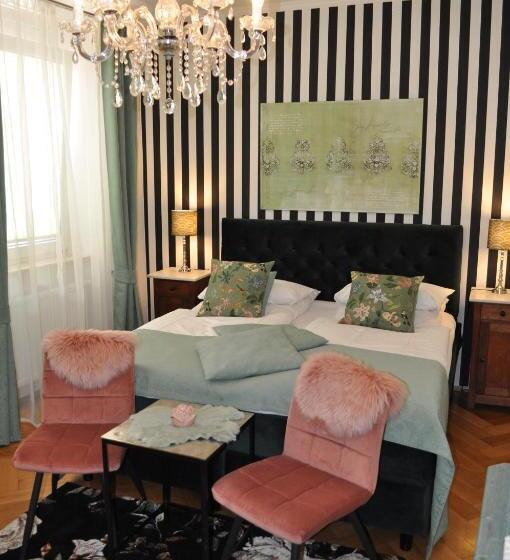 بنسيون Hofgarten Rosa