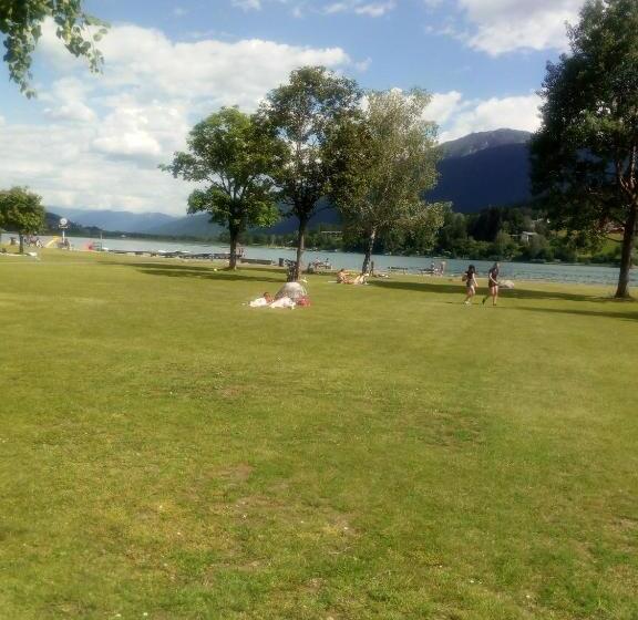 פנסיון Landhaus Tirol