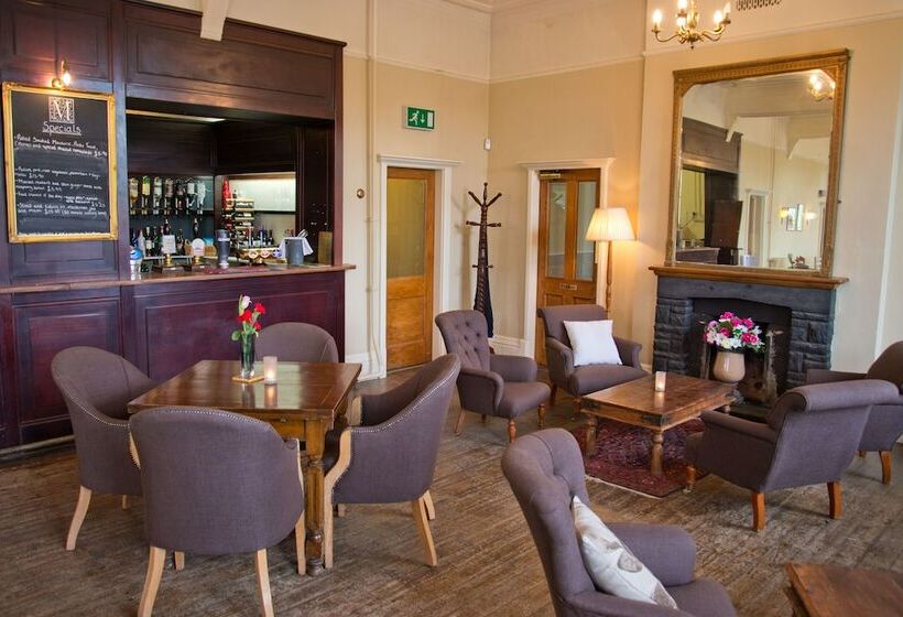 פנסיון Monsal Head