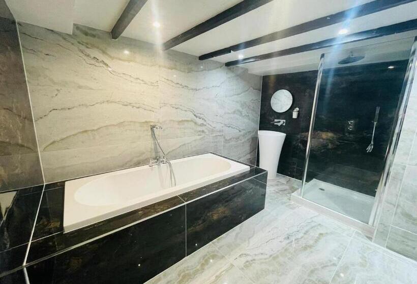 膳宿费 Tudor Oaks Lodge Stevenage North