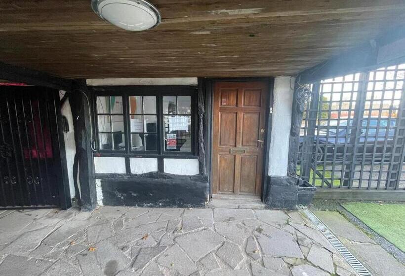 Пансион Tudor Oaks Lodge Stevenage North