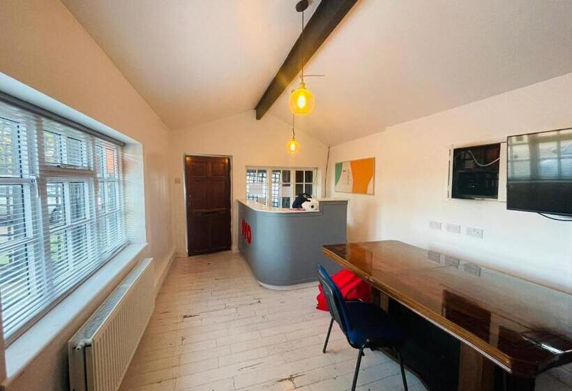 膳宿费 Tudor Oaks Lodge Stevenage North