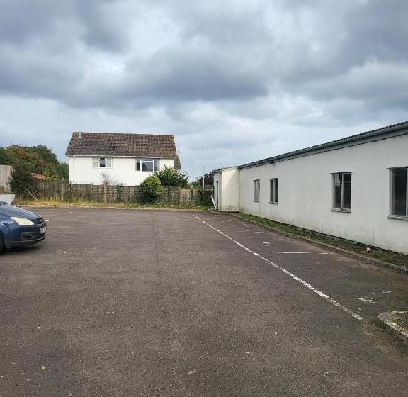 بنسيون The Washford Station Inn