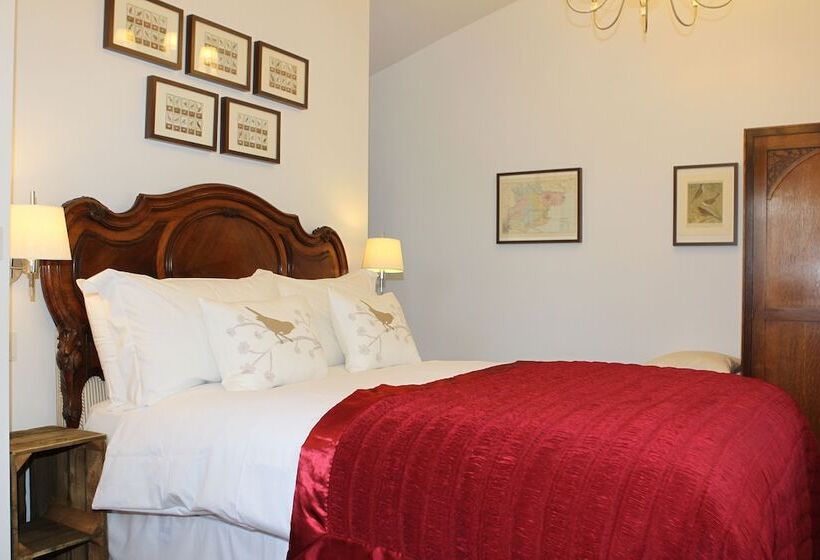 The Compasses Inn