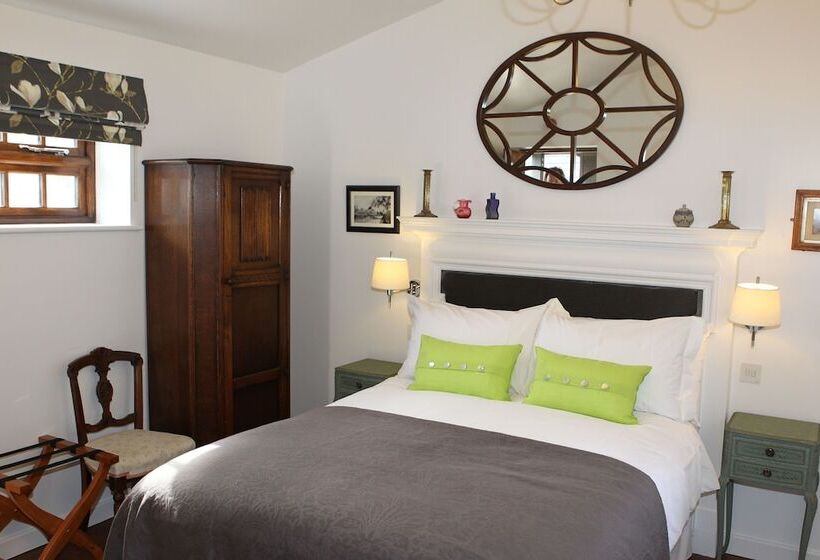 The Compasses Inn