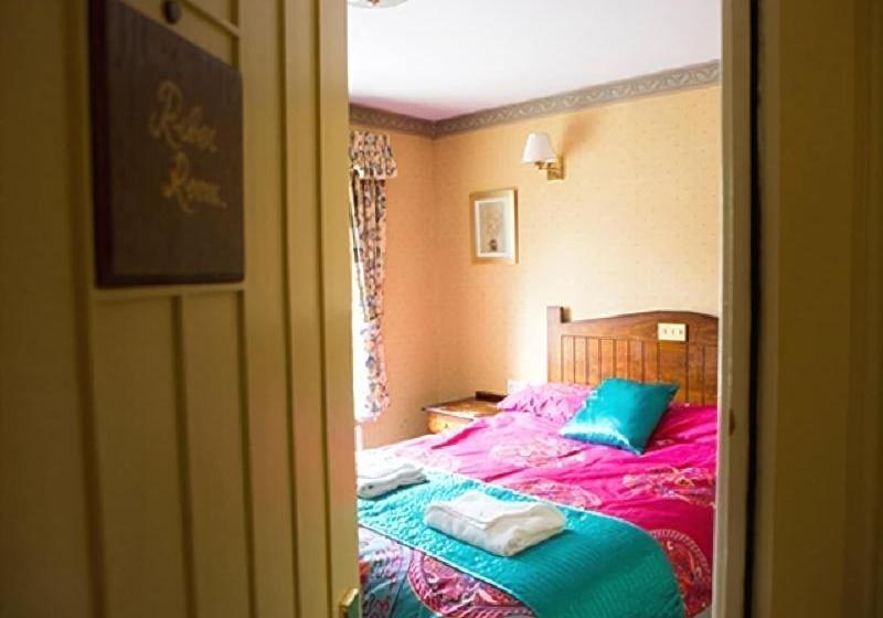 Хостел Square & Compass