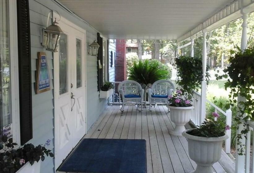 旅馆 Churchill Pointe Inn