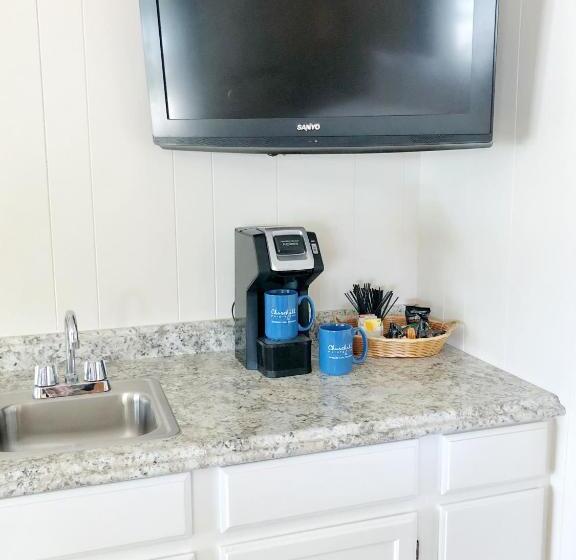 旅馆 Churchill Pointe Inn