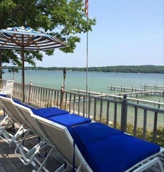 旅馆 Churchill Pointe Inn