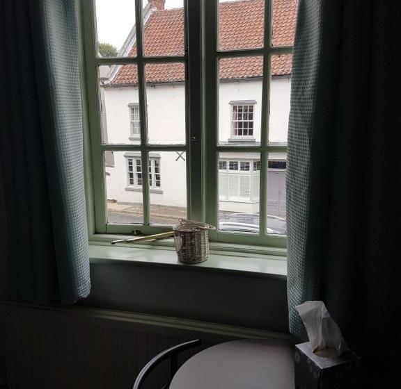 فندق صغير Jolly Sailor