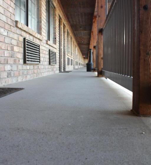 Общежитие Rayburn Inn