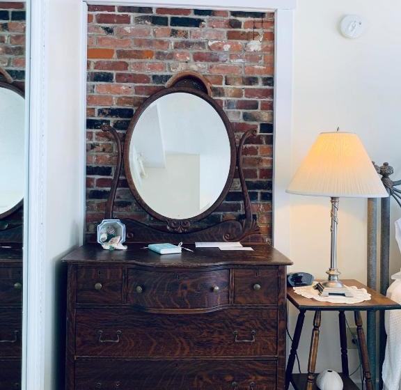 فندق صغير Seaside Inn