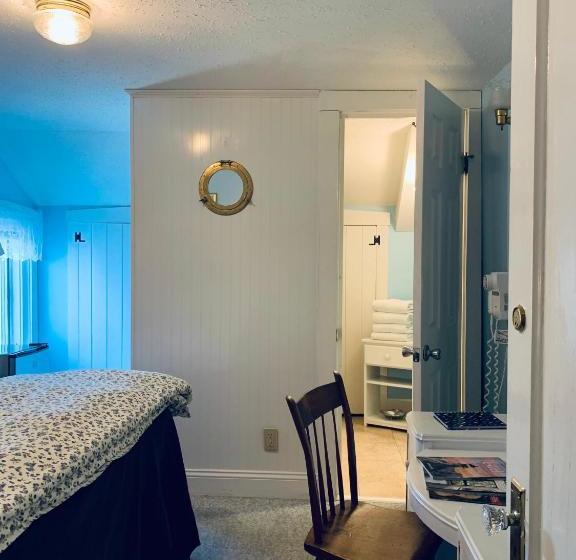 فندق صغير Seaside Inn