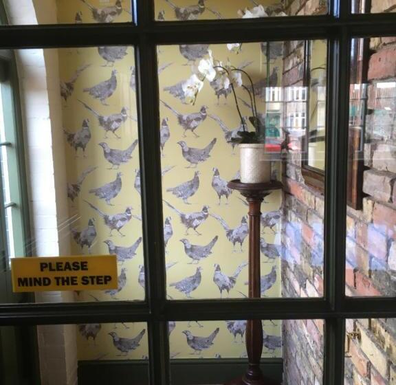 فندق صغير The Fleece Inn