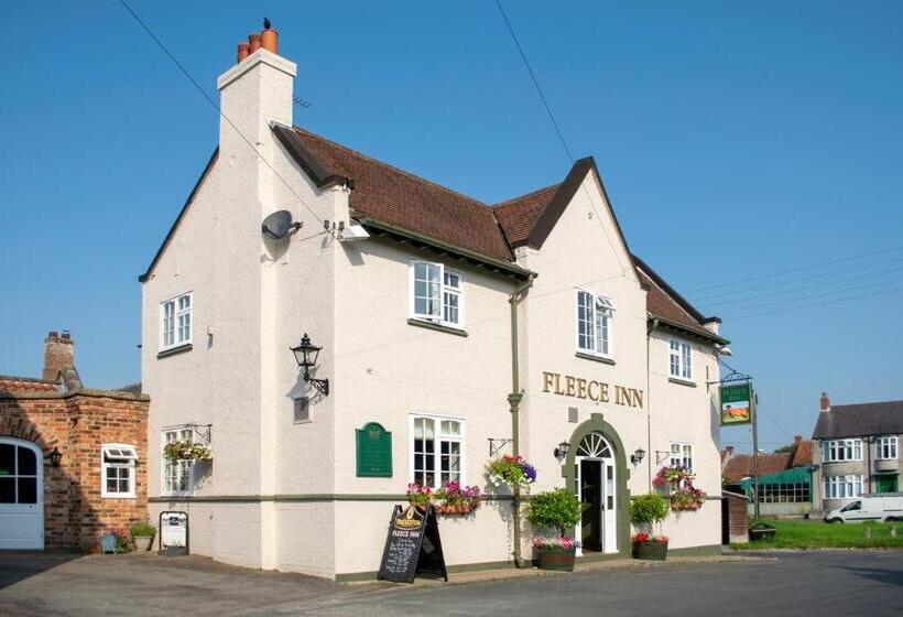 فندق صغير The Fleece Inn