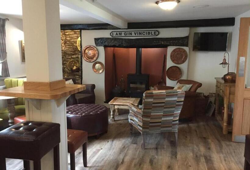 Общежитие The Golden Mile Country Inn