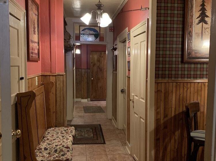 ユースホステル Waybury Inn