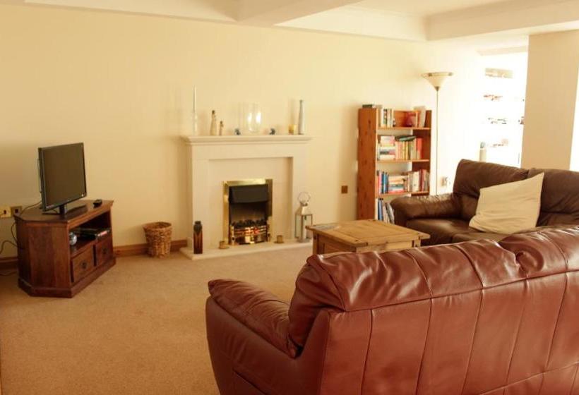 Bed and Breakfast Caledonian House