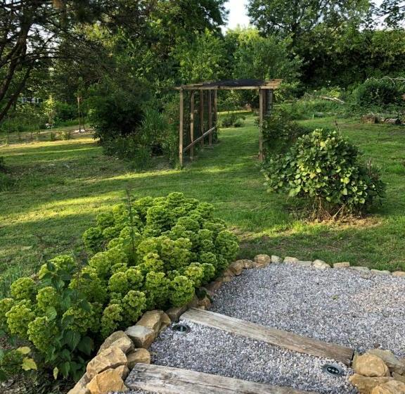 مبيت وإفطار De La Maison Aux Ateliers