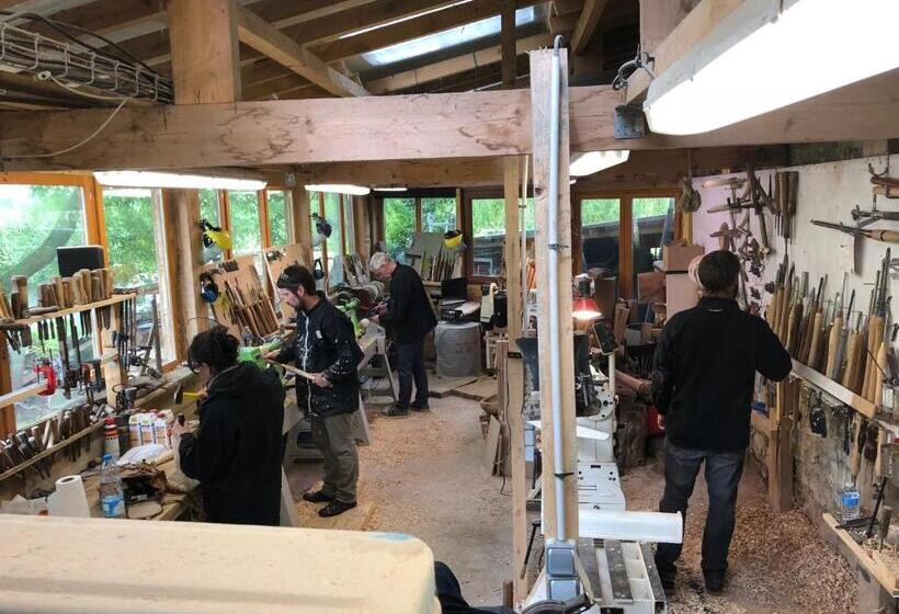 مبيت وإفطار De La Maison Aux Ateliers