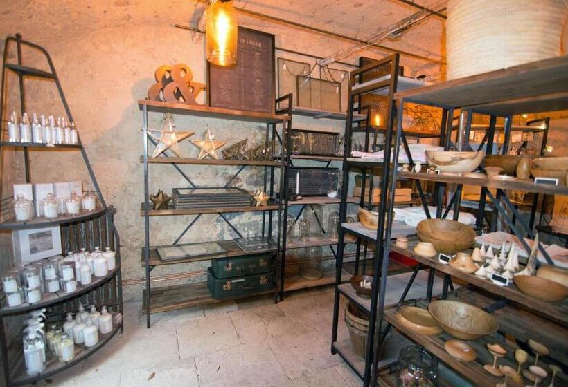 مبيت وإفطار De La Maison Aux Ateliers