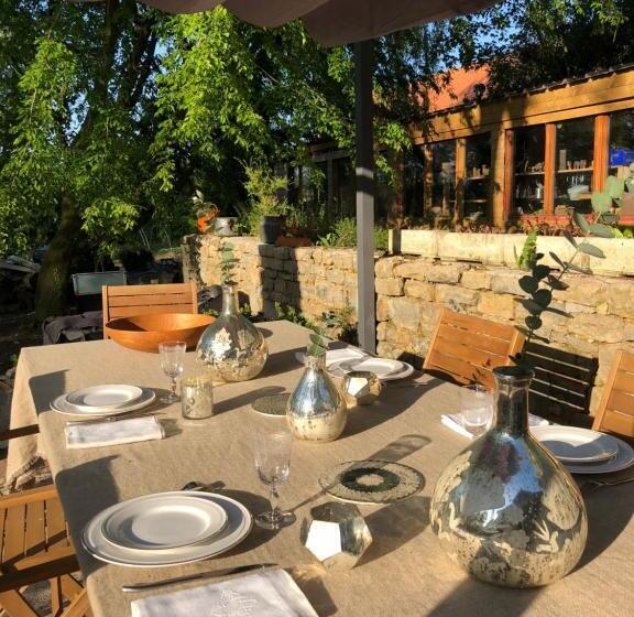 مبيت وإفطار De La Maison Aux Ateliers