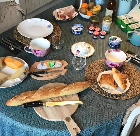 مبيت وإفطار De La Maison Aux Ateliers