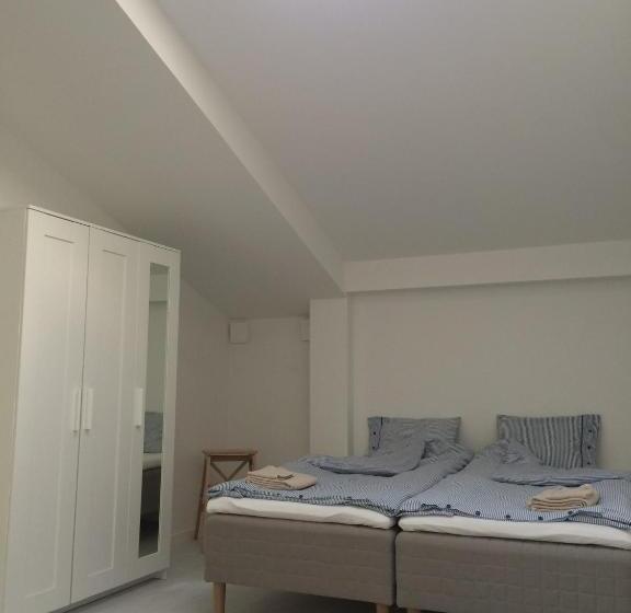 مبيت وإفطار Flyingehus Gårdshotell