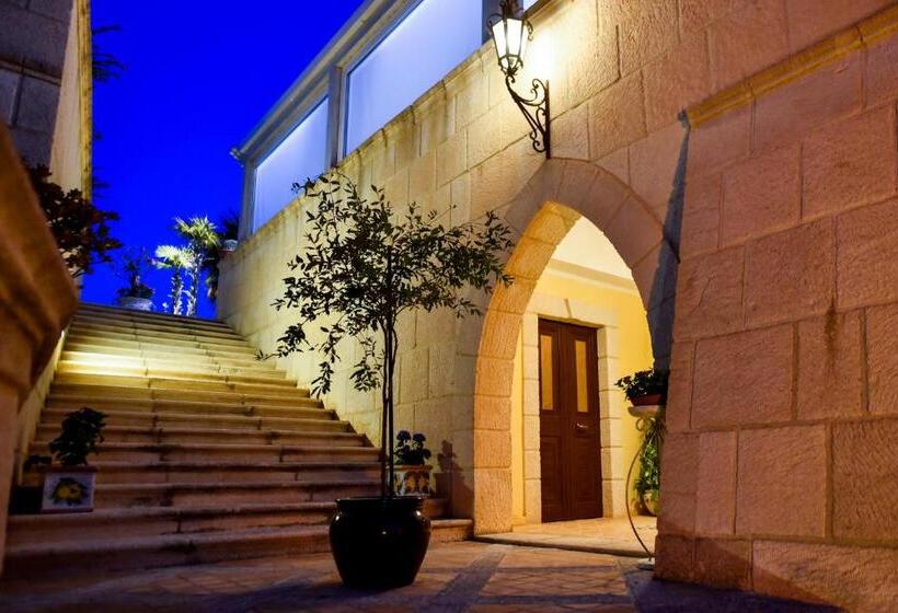 Bed and Breakfast Kete Deluxe Rooms