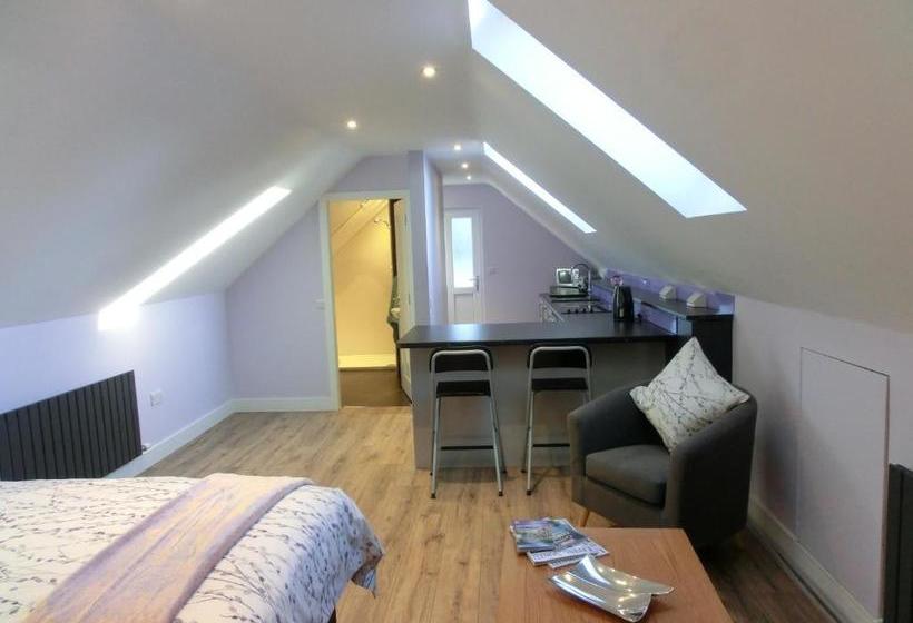 مبيت وإفطار The Hollies On The Wall