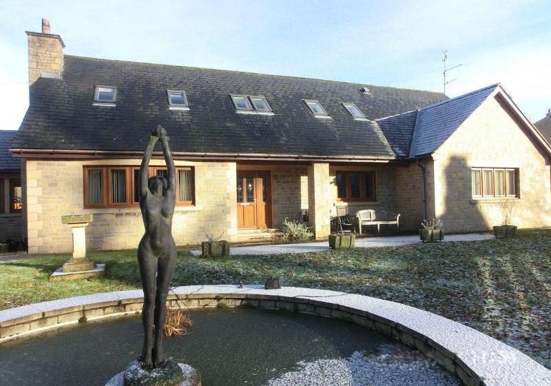 مبيت وإفطار The Hollies On The Wall