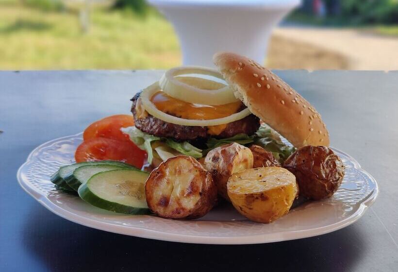 Charlottenlund Hotel & Restaurant