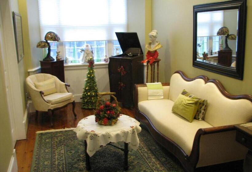 Clyde Hall Bed And Breakfast